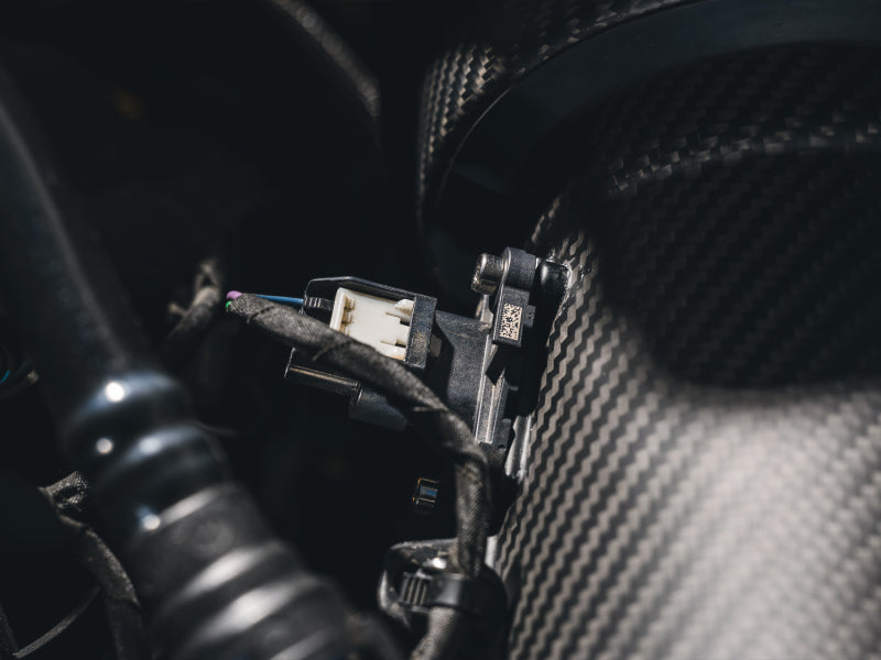 AWE 24-26 Ford S650 Mustang GT/Dark Horse S-FLO Carbon Intake