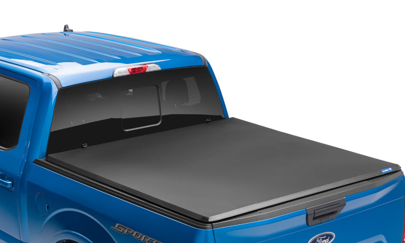 Lund 16-23 Nissan Titan (5.5ft. Bed w/o Titan Box) Genesis Tri-Fold Tonneau Cover - Black