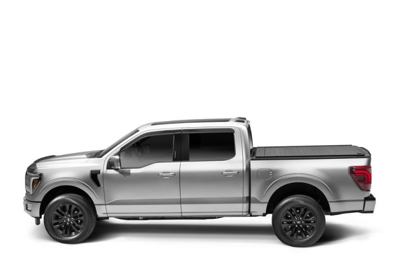 RealTruck 07-21 Toyota Tunra CrewMax 5.5ft w/Deck Rail Sys (No Bed Box) RetraxPRO EZ-Off FRC-4000