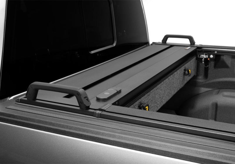 RealTruck 07-21 Toyota Tunra CrewMax 5.5ft w/Deck Rail Sys (No Bed Box) RetraxPRO EZ-Off FRC-4000