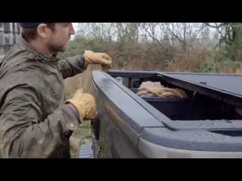 Roll-N-Lock 22-26 Toyota Tundra 5ft 6in Bed M-Series Manual Retractable Tonneau Cover